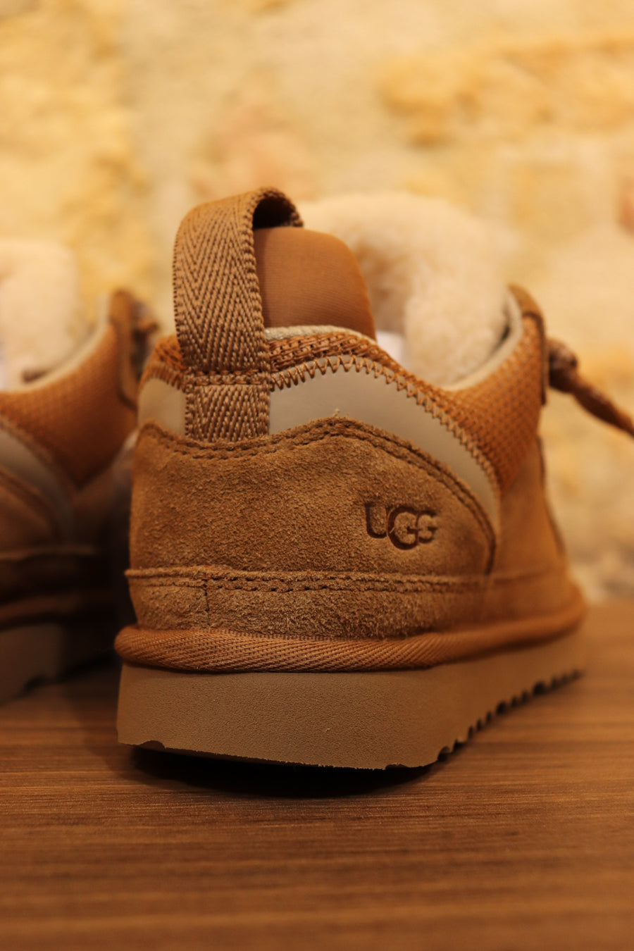 UGG Lowmel Chestnut