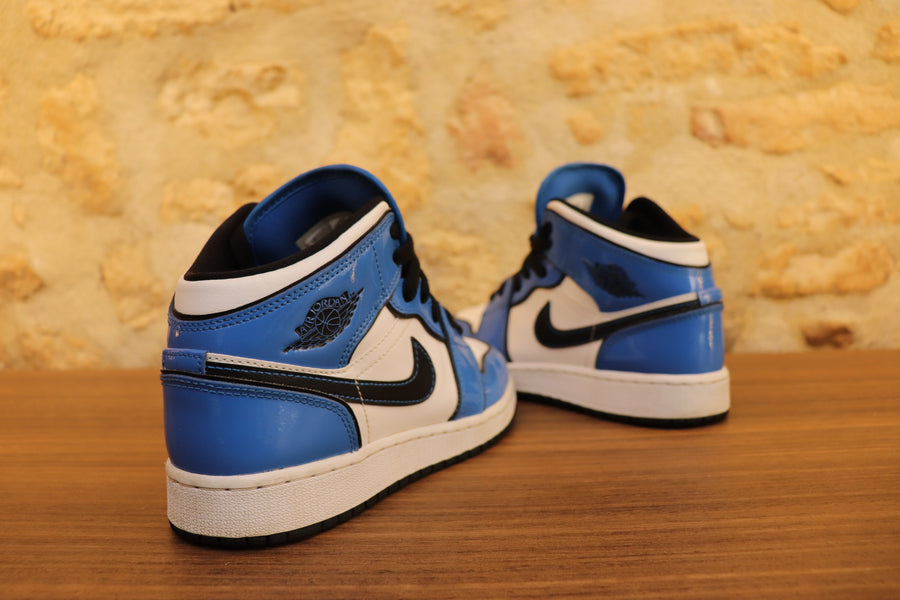 Jordan 1 Signal Blue