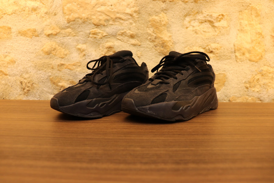 Yeezy Boost 700 V2 Vanta Black