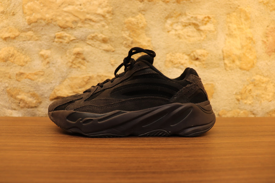 Yeezy Boost 700 V2 Vanta Black