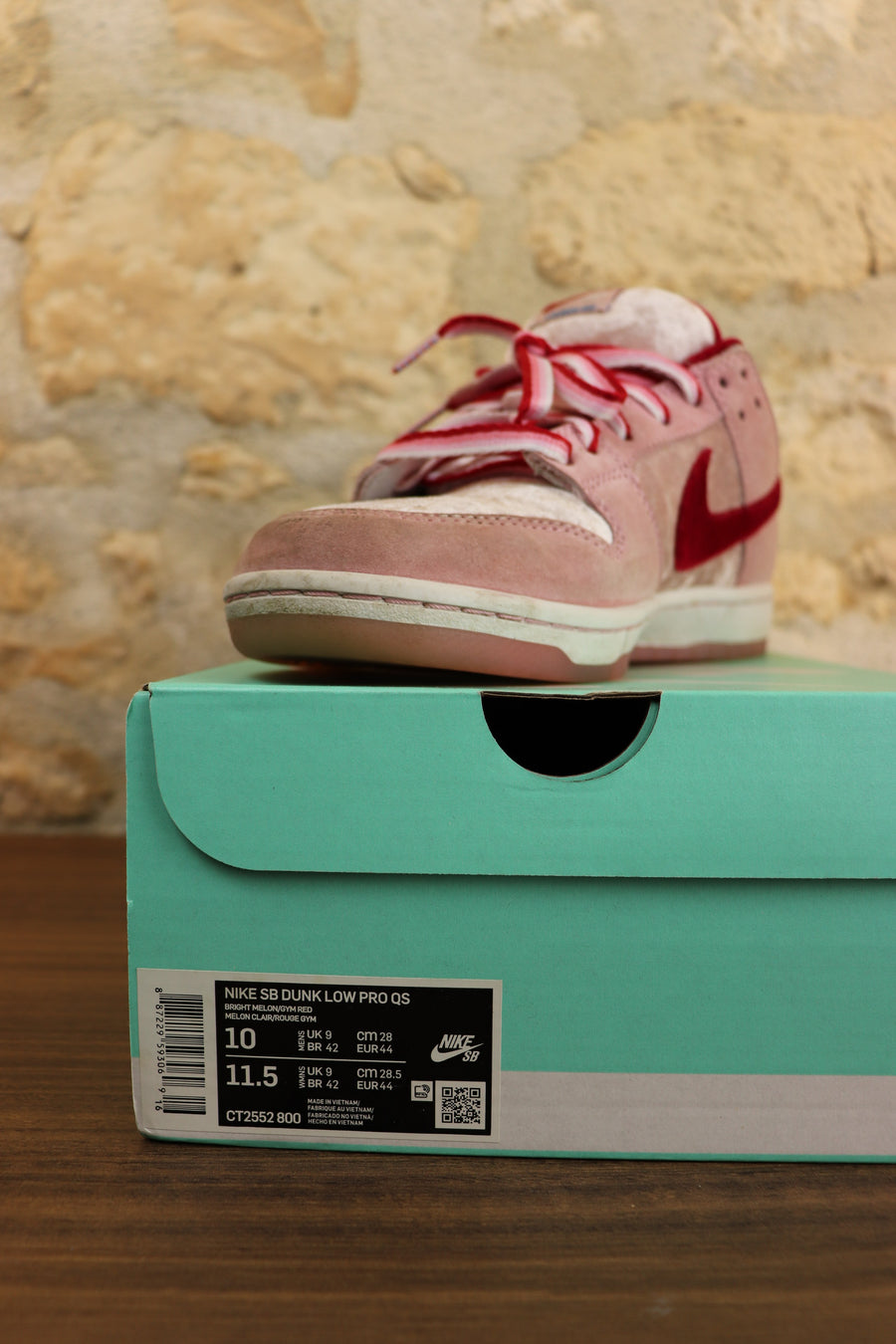 Nike Dunk SB Low Strange Love (Standard Box)