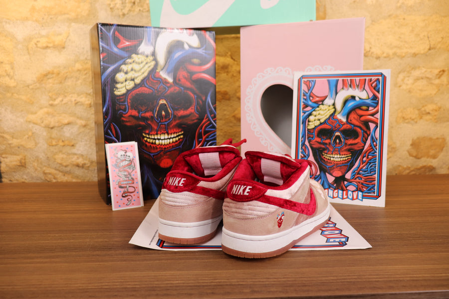 Nike Dunk SB Strange Love (Special Box)